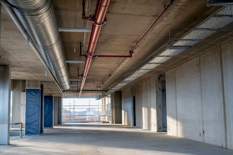Abgestimmte TGA-Installationen unter der Betondecke